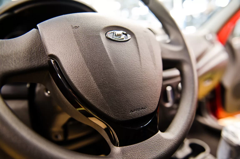 АО «АВТОВАЗ» начал выпускать LADA Granta с подушками безопасности